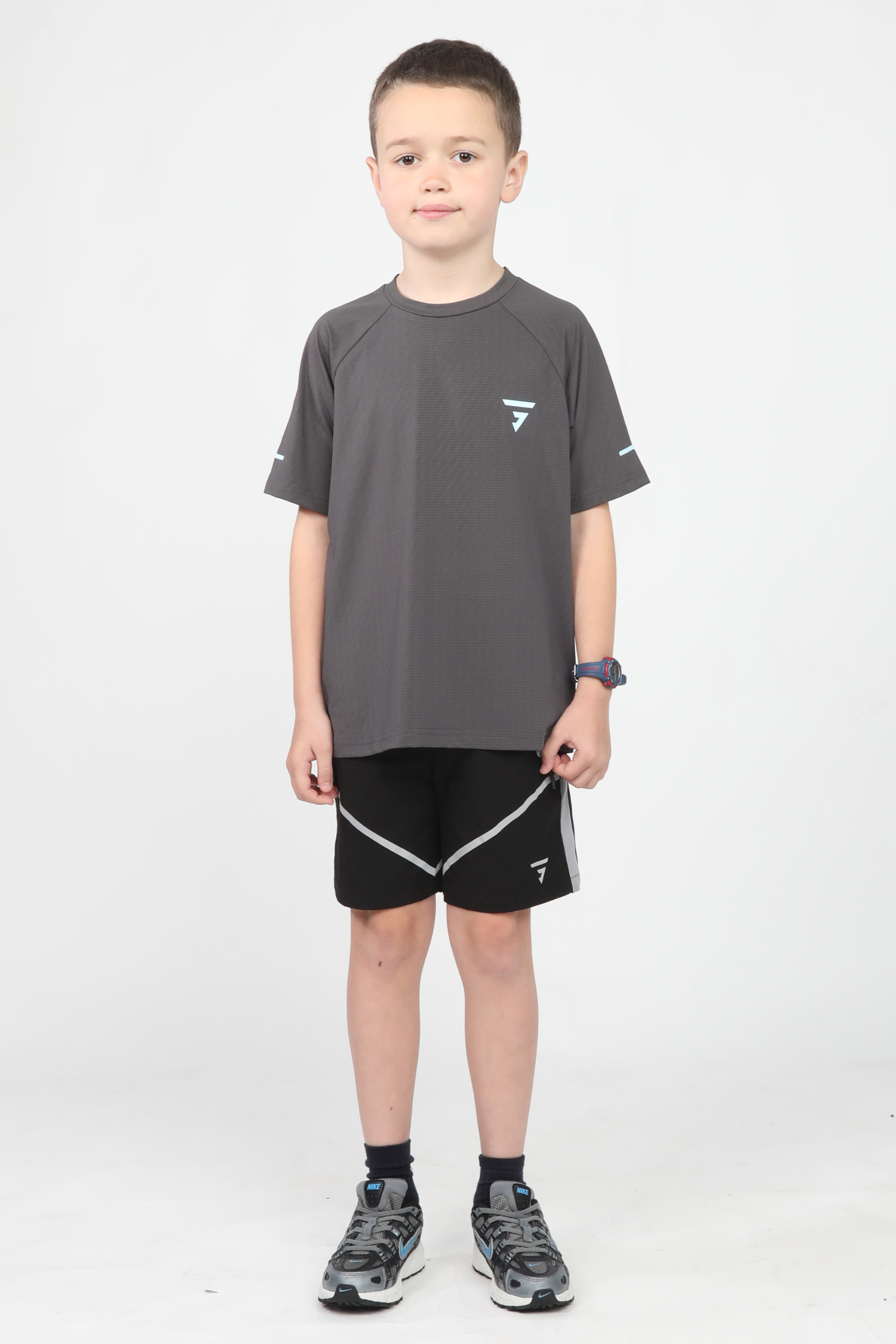 Junior Pace Tee - Dark Grey